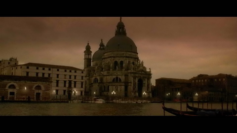 Screenshot [01] zum Film 'Lara Croft - Tomb Raider'