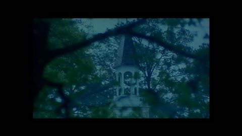 Screenshot [01] zum Film 'Zombie hing am Glockenseil, Ein'