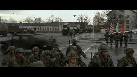 Screenshot [02] zum Film 'Army Go Home!'