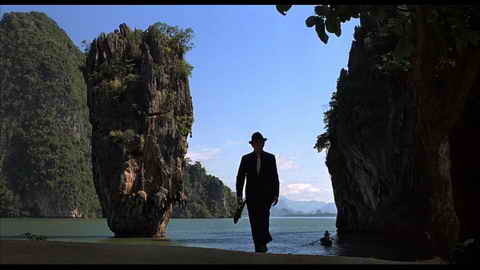 Screenshot [02] zum Film 'James Bond - Der Mann mit dem goldenen Colt'