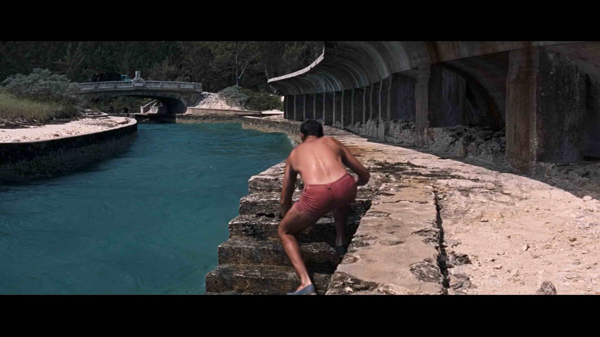 Screenshot [14] zum Film 'James Bond - Feuerball'